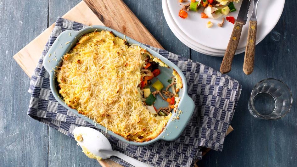 Italiaanse ovenschotel met gehakt, aardappel en roerbakmix