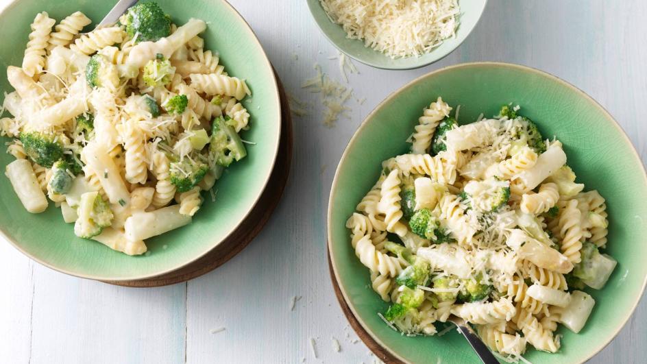 Fusilli met asperges en broccoli