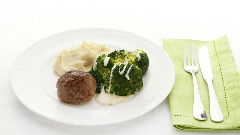 Rundergehaktbal met broccoli en aardappelpuree