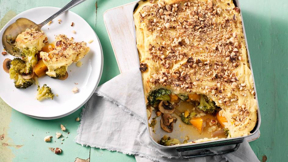 Vegetarische groenten ovenschotel met aardappelpuree kaas