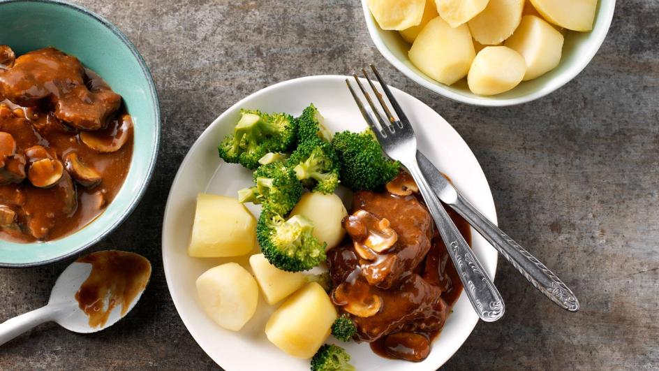 Runderlapjes stoof met broccoli en champignons