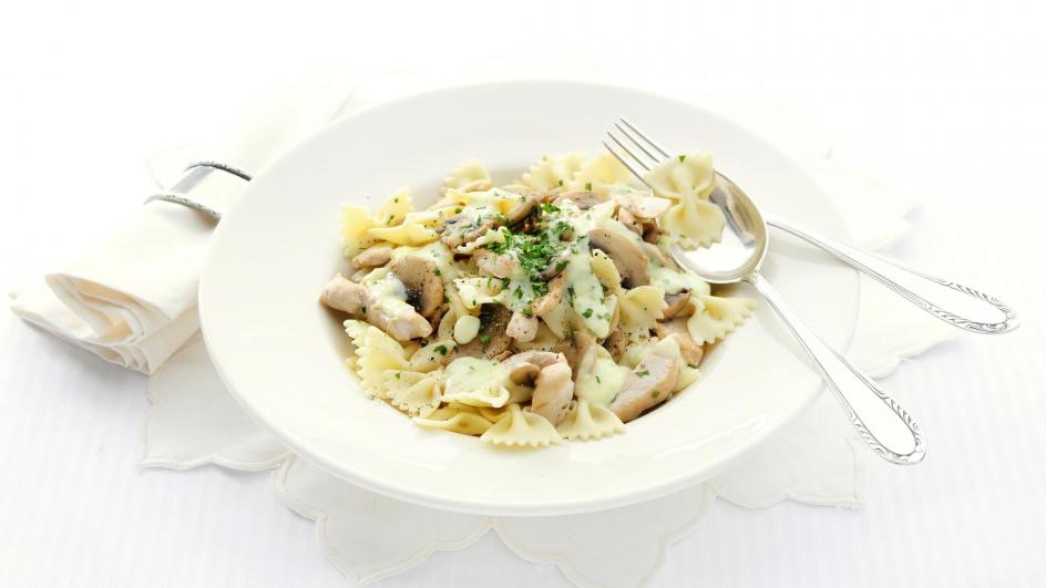 Pasta met kip, champignons en kaassaus
