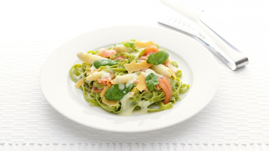 Tagliatelle met asperges en zalm