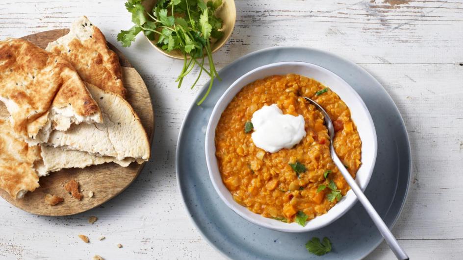 Linzencurry met naanbrood