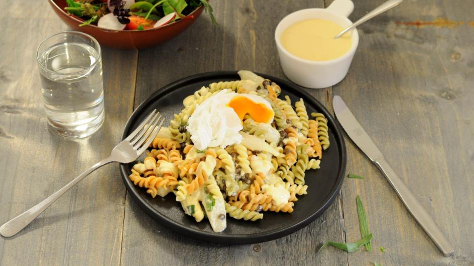 Recept voor een pastasalade met asperges, linzen en ei