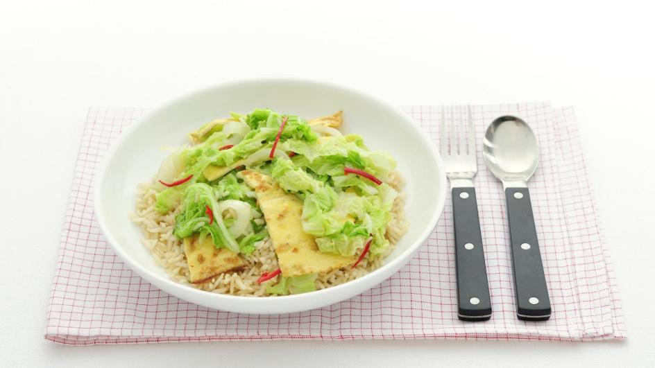 Vegetarisch recept voor roerbakgerecht met chinese kool, ei en rijst