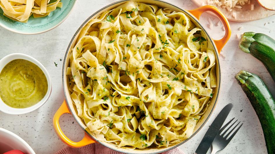 Pasta met courgette en ui