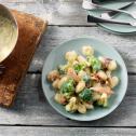 Gnocchi met 4-kazensaus, broccoli, spekjes en gedroogde tomaatjes