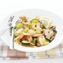 Pasta met knoflookkip en courgette