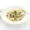 Vlinderpasta met kip, champignons en kaassaus