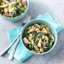 Romige pasta met verse spinazie, ui en kip