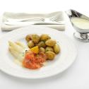 Witte asperges met gerookte zalm en krieltjes