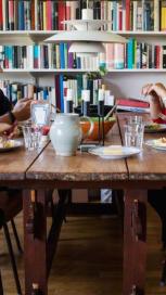 https://www.maggi.nl/sites/default/files/styles/search_result_153_272/public/maaltijd_familie_aantafel_metkinderen_stp.jpg?itok=ZWkYZKSr
