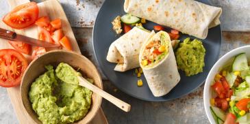 Wrap met knoflook-kruiden kip en avocado