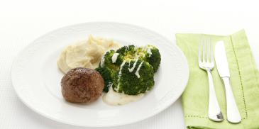 Rundergehaktbal met broccoli en aardappelpuree