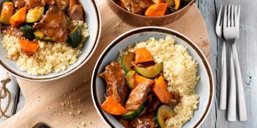 Runderstoof met gestoofde winterpeen, courgette en couscous