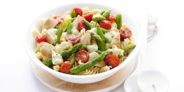 Pastasalade met kip en groene asperges