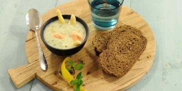 Frisse lente gazpacho met asperges en zalm