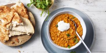 Linzencurry met naanbrood