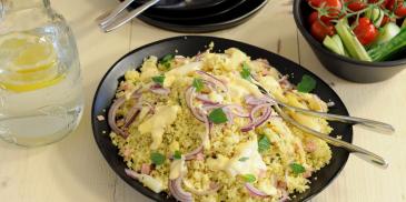 Couscous met asperges, frisse salade en aspergesaus