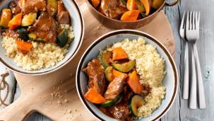 Runderstoof met gestoofde winterpeen, courgette en couscous